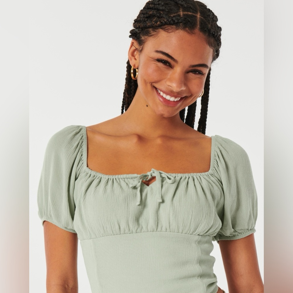 Hollister Puff Sleeve Smocked Crop Top